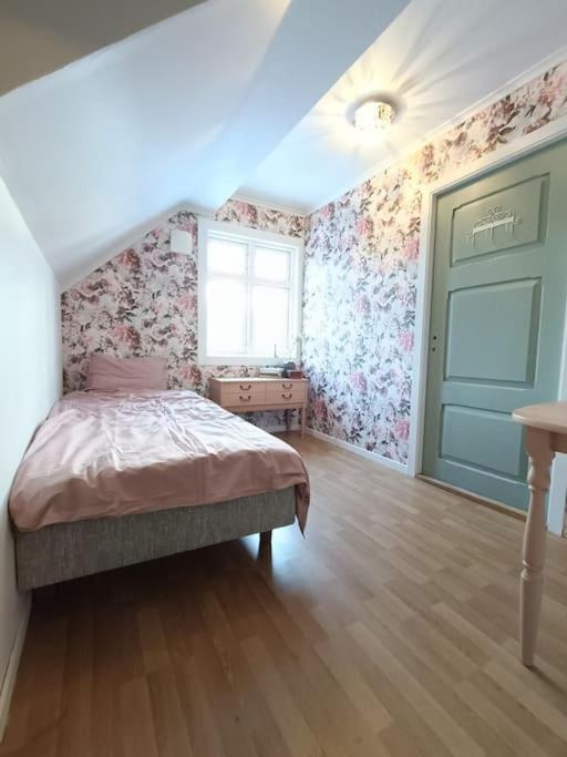 Charming House In Ulsteinvik With Free Parking Villa Buitenkant foto